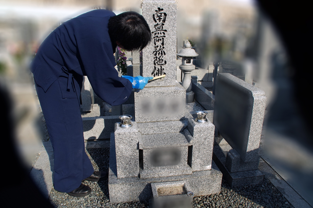 墓所清掃の様子